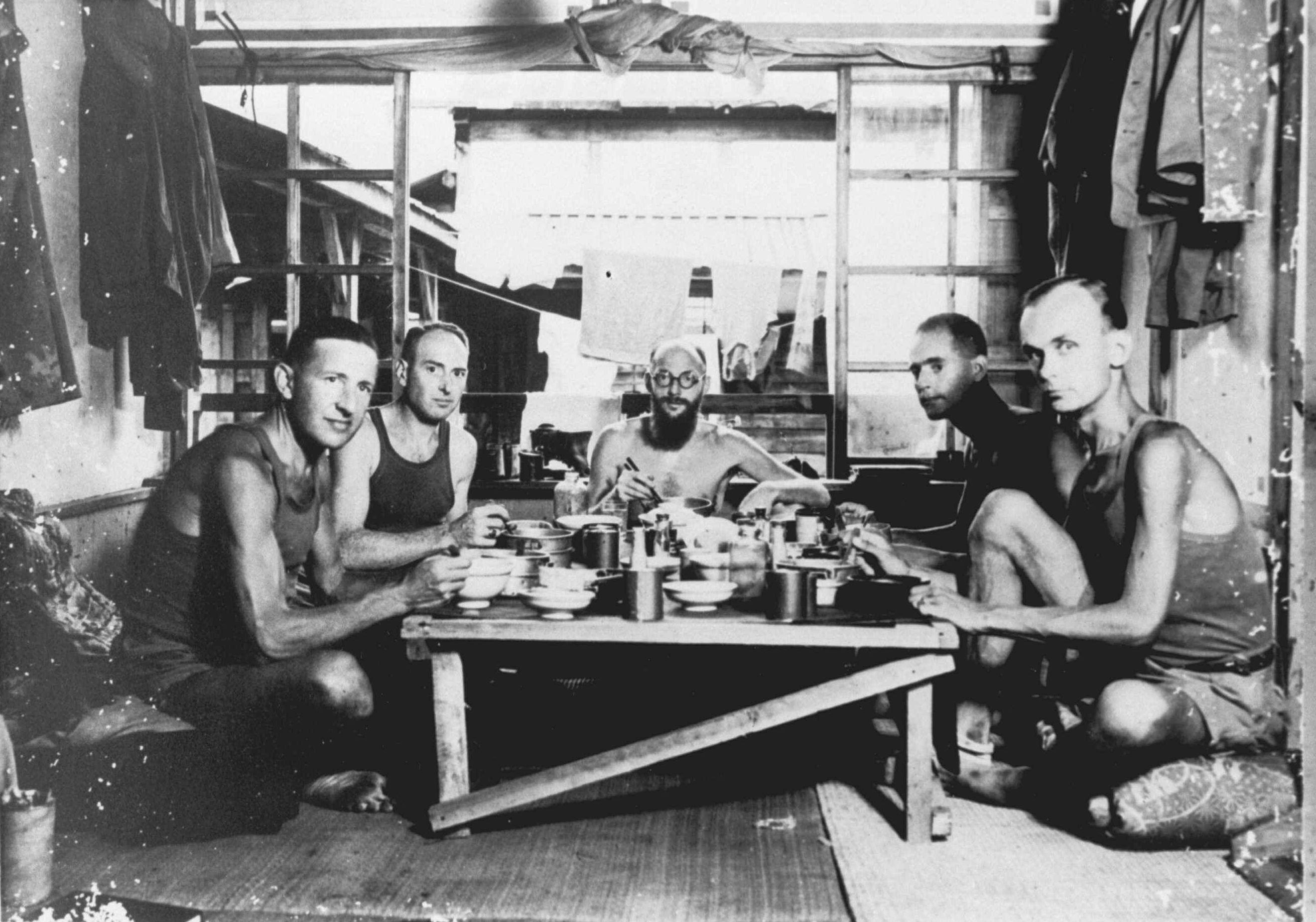 Nederlandse krijgsgevangen officieren in kamp Motoyama (Japan)